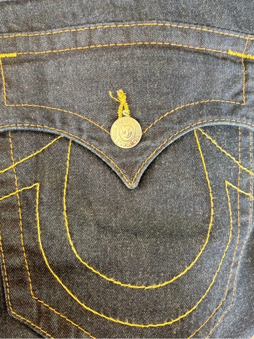 Men ‘s True Religion Dark Wash Denim Jeans Straight with Contrast Stitching
